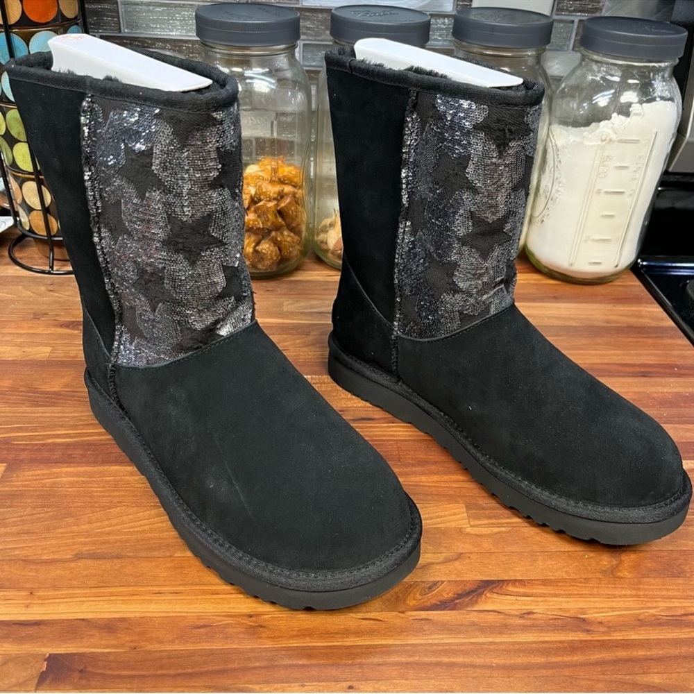 ❤️ UGG Classic Short Black Sequin Star Boots 10 Brand New!! Retail $250!! 🖤